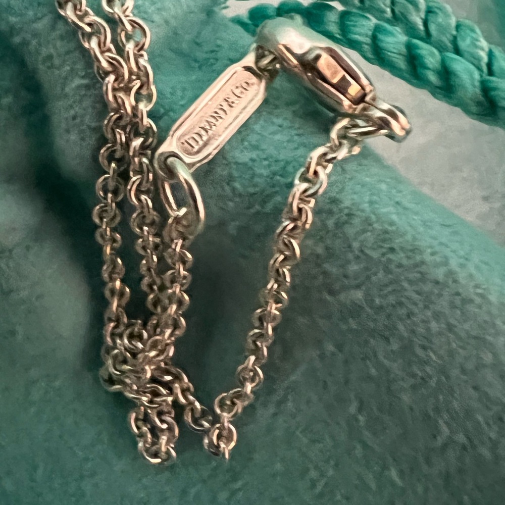 🌸🌸 Authentic Tiffany & Co. Silver Twist Heart Key on 16” Sterling Silver… - Picture 5 of 7